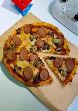Foto resep Cheesy Mushroom Sausages Pizza