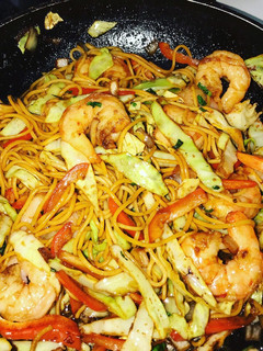 Una foto de Lo mein casero