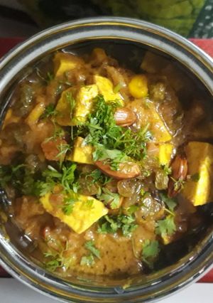 A picture of Paneer handi or mix veg.