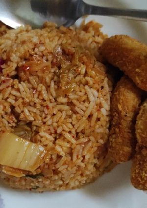 Foto resep NASI GORENG KIMCHI TOPPING IKAN ASIN NUGGET 🇰🇷🍯🌿