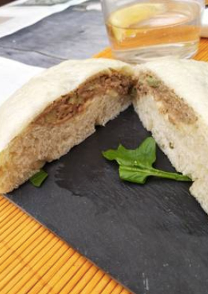 Una foto de Pan bao de salmón y setas