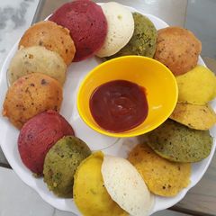 A picture of Multicolor idlies.