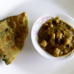A picture of Methi leaves chapati.