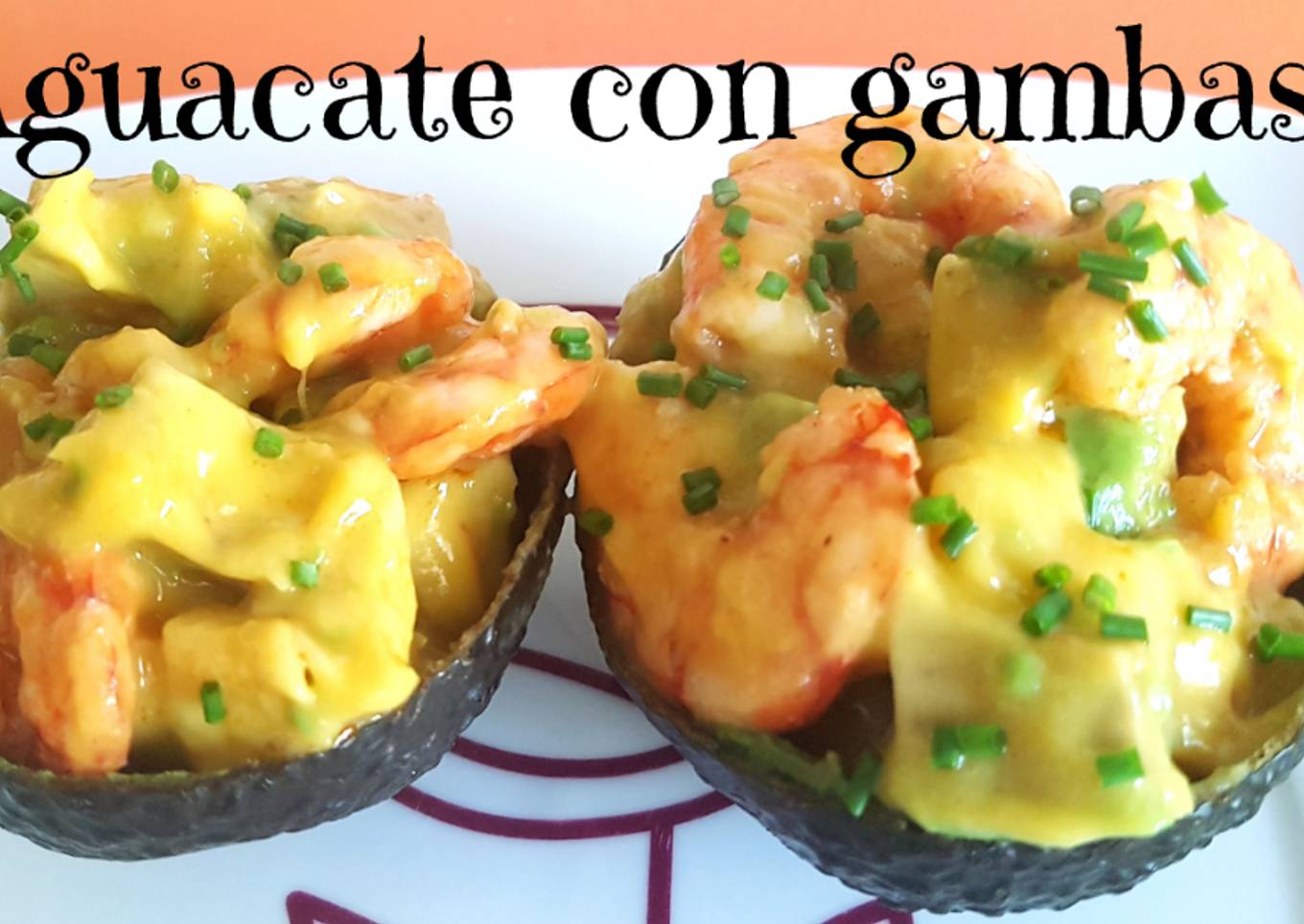 Ensalada de aguacate y gambas con salsa de mango casera
