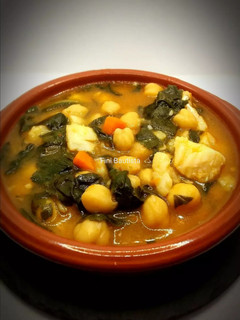 A picture of Chickpea Stew with Spinach and Cod (Vigilia).