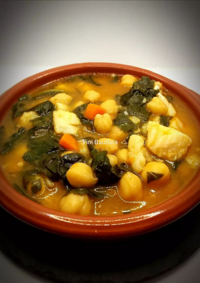 Una foto de Potaje de garbanzos con espinacas y bacalao(Vigilia)
