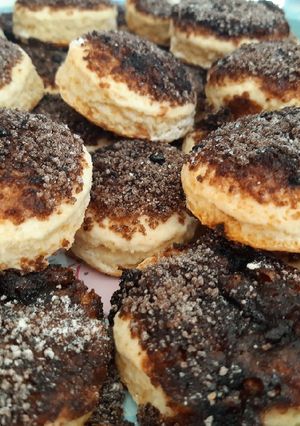 Una foto de Tortitas negras con harina leudante