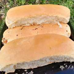 A picture of Pan Casero y con Chicharrón.