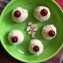 A picture of Paneer -rice laddu.
