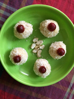 A picture of Paneer -rice laddu.