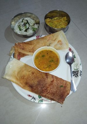 રવા ઢોંસા (Rava Dosa Recipe In Gujarati) રેસીપી મુખ્ય ફોટો