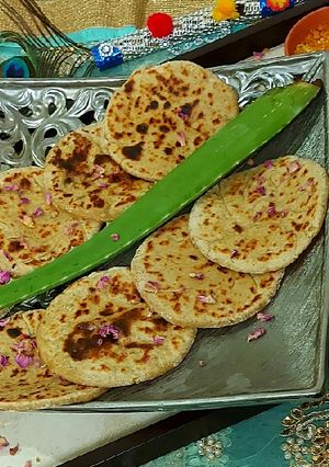 એલોવિરા અને મગની દાળની પૂરણ પૂરી aloevera and mugal puran poli રેસીપી મુખ્ય ફોટો
