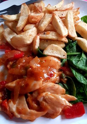 A picture of My So Sweet Chilli Chicken with Spinach also Homemade Chips. 😀.