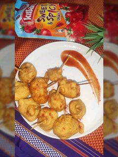 "फ्लॉवर पॉपकॉर्न स्टिक" (Flower Popcorn Stick Recipe In Marathi) रेसिपी चे मुख्य फोटो