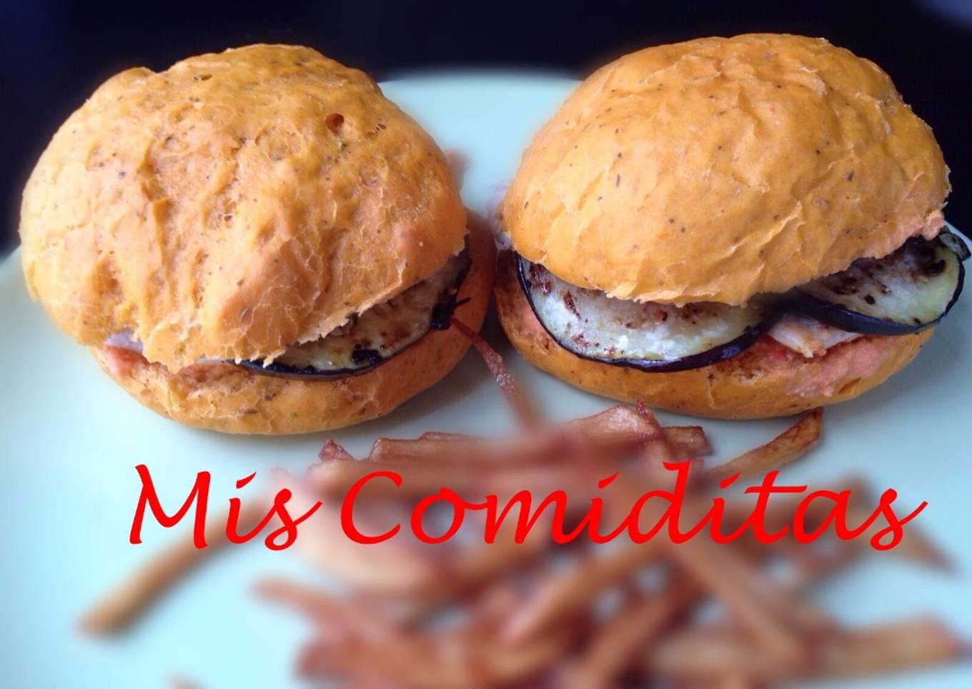 Burger de tomate con salmorejo, pollo y berenjena