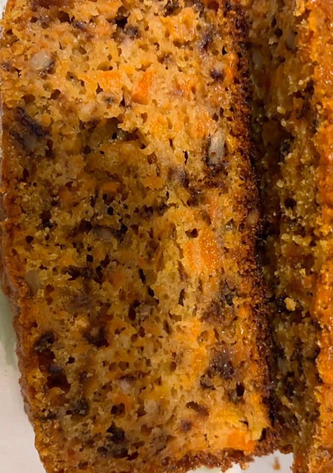 Una foto de Bizcocho de zanahoria con nueces y pasas