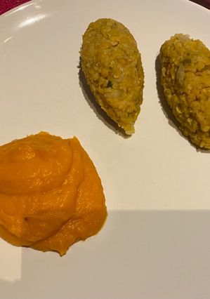 Une photo de Boulettes de lentilles corail et purée de patates douces
