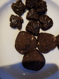 Una foto de Bombones de maní y dulce de leche con nuez low carb