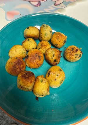 Una foto de Bolitas de patata, calabacín y queso. (BLW +12 meses)