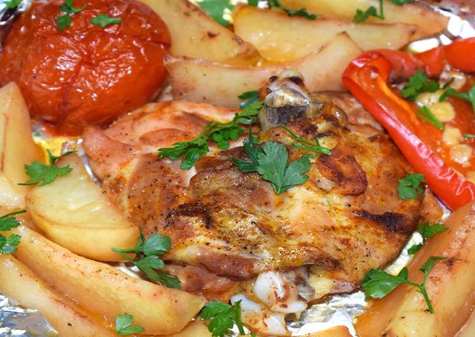 Курица с картошкой в фольге в духовке - 10 пошаговых фото в рецепте