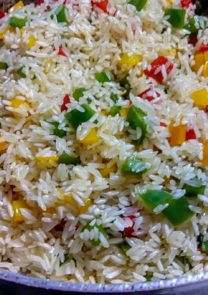 Una foto de ARROZ Pimentón 3 Colores..!🏵️🏵️
