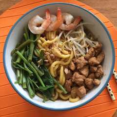 A picture of Mie Kangkung.