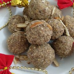 A picture of Healthy flakes seed ladoo.