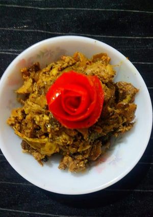 A picture of Chhatu Patra Poda/ Baked Mushroom in a traditional way.