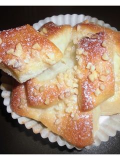 手撕香濃煉乳圓形烤杯麵包 的食譜成品照片