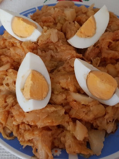 Una foto de Repollo con huevo cocido