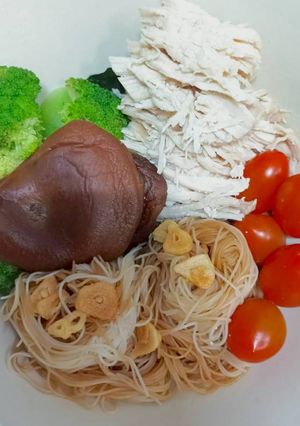 รูปของ เส้นหมี่อกไก่ เมนูสุขภาพ คลีน
