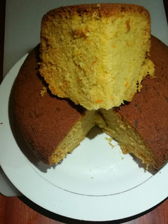A picture of "Mawe tatu" carrot cake.