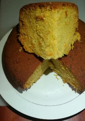A picture of "Mawe tatu" carrot cake.