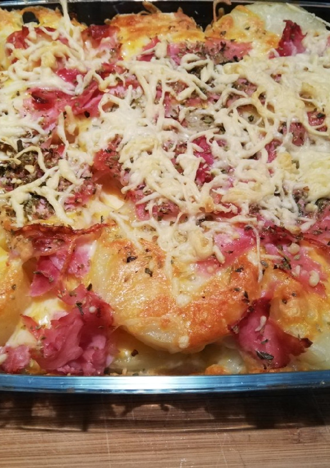Una foto de Pastel de patata con jamón dulce y queso