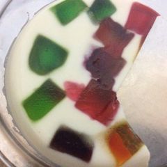 A picture of China grass with Crystal Jellies.