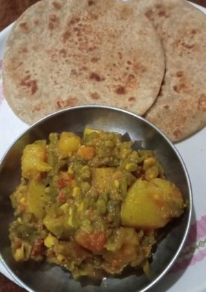 आलू सेम (aloo sem recipe in Hindi) रेसिपी मुख्य फोटो