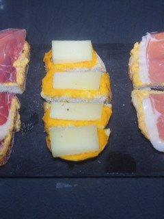 Una foto de Rebanadas de jamón y queso