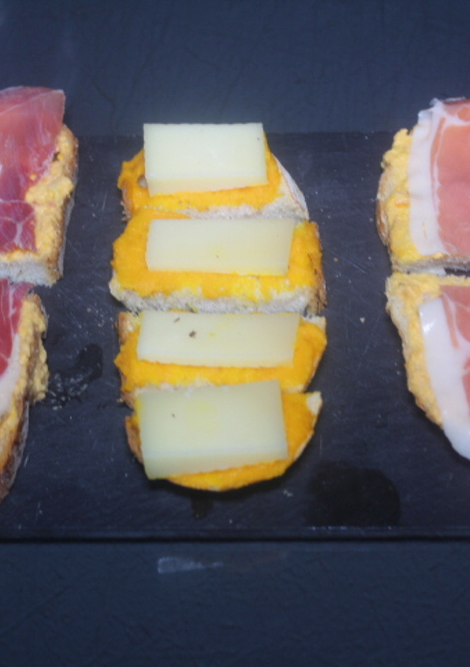 Una foto de Rebanadas de jamón y queso