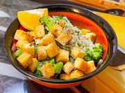 Una foto di tofu al limone
