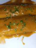 Canelones de masa de croquetas en salsa de carne