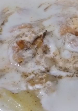 A picture of Dahi bhalle.