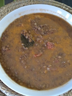 Una foto de Lentejas pardinas con verduras, bacon y chorizo