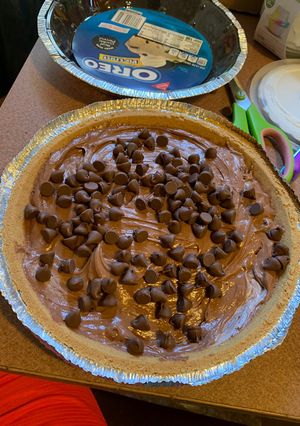A picture of Chocolate chip peanut butter pie.