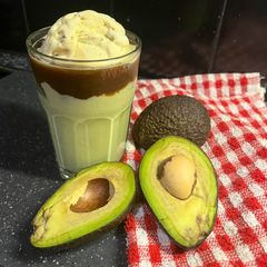A picture of Avocado Coffee with Rum Raisins Ice cream.