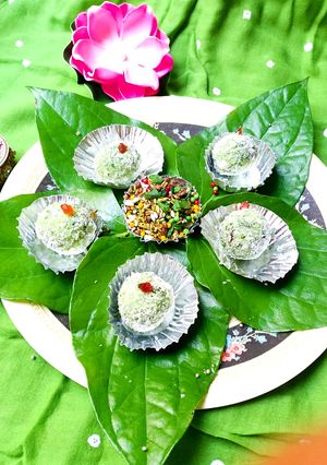 A picture of Coconut paan ladoo.