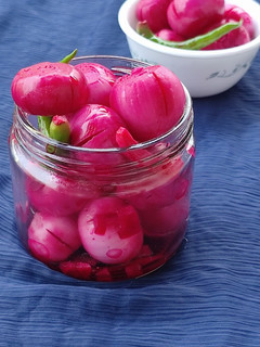 A picture of White Wine Vinegar Onion Pickle.