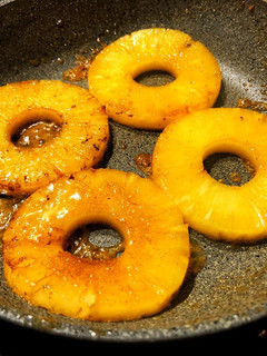 Foto principal de Piña salteada con coco