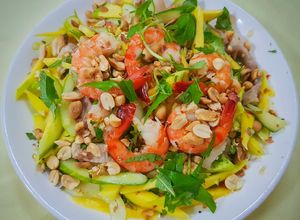 Hình của món Gỏi xoài tôm thịt.