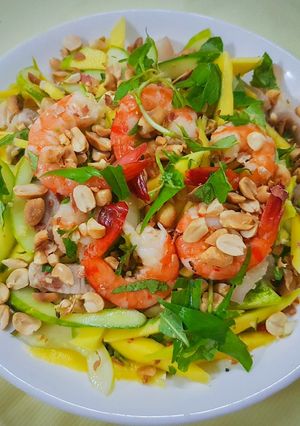 Hình của món Gỏi xoài tôm thịt.