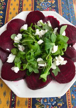 Una foto de Ensalada remolacha con queso de cabra